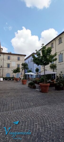 Piazza Ginevri